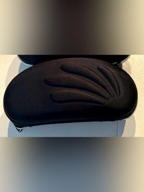 Eyeglass/Sunglass Case Black Zippered Cover New